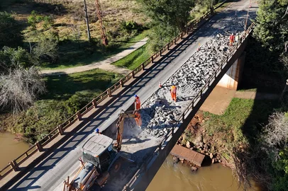 Obras da ponte da RS-344 em Entre-Ijuis, no noroeste<!-- NICAID(16344154) -->