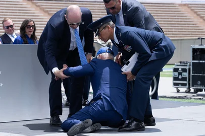 US President Joe Biden is helped up after falling during the graduation ceremony at the United States Air Force Academy, just north of Colorado Springs in El Paso County, Colorado, on June 1, 2023. (Photo by Brendan Smialowski / AFP)<!-- NICAID(15445363) -->