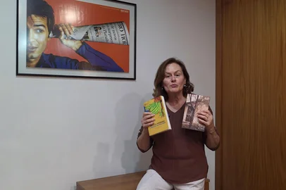 Marta Sfredo na seção O que Estou Lendo.<!-- NICAID(16062583) -->