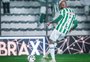 "Não consegui fazer muita coisa, mas lutei e tentei", afirma zagueiro do Juventude que terminou jogo da Série B pulando em uma perna só