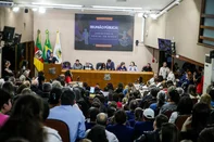 CAXIAS DO SUL, RS, BRASIL, 14/10/2026. Com vaias e plenário lotado, reunião debate crise financeira na área assistencial de Caxias do Sul.  Dentre os motivos para a convocação do encontro está o atraso de quatro meses no repasse municipal para as Organizações da Sociedade Civil. (Neimar De Cesero/Grupo RBS)<!-- NICAID(16387476) -->