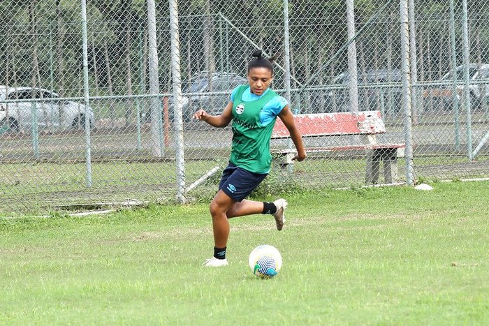 Grêmio encaminha renovação contratual de lateral
