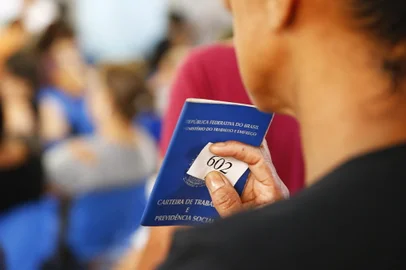 PORTO ALEGRE, RS, BRASIL, 02-01-2019: Grande movimento de trabalhadores em busca de emprego no primeiro dia útil do ano, na agência do SINE em Porto Alegre (FOTO FÉLIX ZUCCO/AGÊNCIA RBS, Editoria de Notícias).<!-- NICAID(13898011) -->