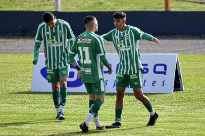 Pelo Gauchão sub-20, o Juventude goleou a Apafut por 4 a 0. A equipe do técnico Filipe Dias segue com 100% de aproveitamento após três rodadas. Os gols de hoje foram marcados por: Montefiore (2), Antônio Reis e Luís Henrique. <!-- NICAID(15427866) -->