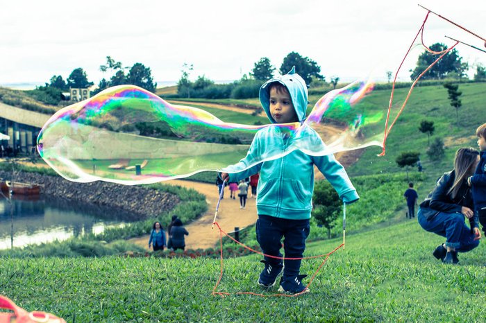 Confira fotos do espetáculo das bolhas de sabão gigantes em São ...