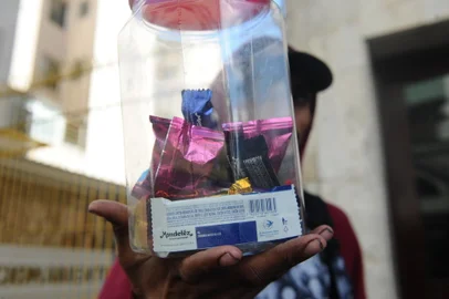 CAXIAS DO SUL, RS, BRASIL (10/09/2021)Pessoas que sobrevivem com o que ganham nos cruzamentos de Caxias do Sul. Na foto, morador de rua, 21 anos. (Antonio Valiente/Agência RBS)<!-- NICAID(14886526) -->