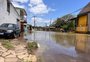 Em Alvorada, Rio Gravataí transborda e moradores de três bairros são retirados de casa