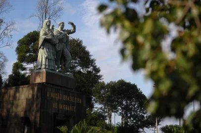 CAXIAS DO SUL, RS, BRASIL, 19/06/2024. Imagens para ilustrar matéria sobre o 134° Aniversário de Caxias Do Sul, com alguns locais que representam a cidade. Na foto, Monumento Nacional ao Imigrante, na BR-116. (Bruno Todeschini/Agência RBS)Indexador: BTK<!-- NICAID(15792762) -->