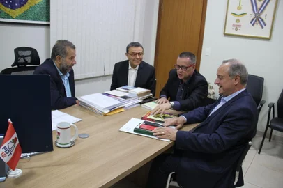 Reunião para discutir aliança entre PSB e PDT.<!-- NICAID(15153342) -->