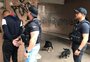 Polícia prende dois suspeitos de exibirem armas em vídeo gravado em frente a condomínio em Porto Alegre 