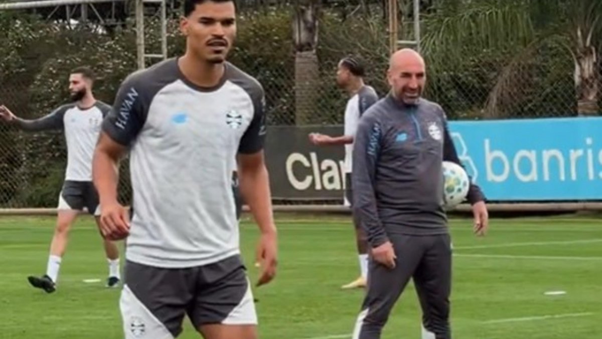 Danilo Barbosa treina no Grêmio e aguarda regularização para estrear