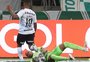 Douglas Costa sobre responsabilidade dos jogadores: "A maior culpa é nossa"