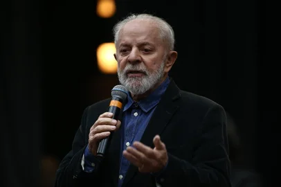 SÃO LEOPOLDO, RS, BRASIL - Coletiva de anúncio de recursos para o Rio Grande do Sul. Presidente Lula discursa na Unisinos. 2024.05.15- (Foto: Renan Mattos/ Agência RBS)<!-- NICAID(15764876) -->