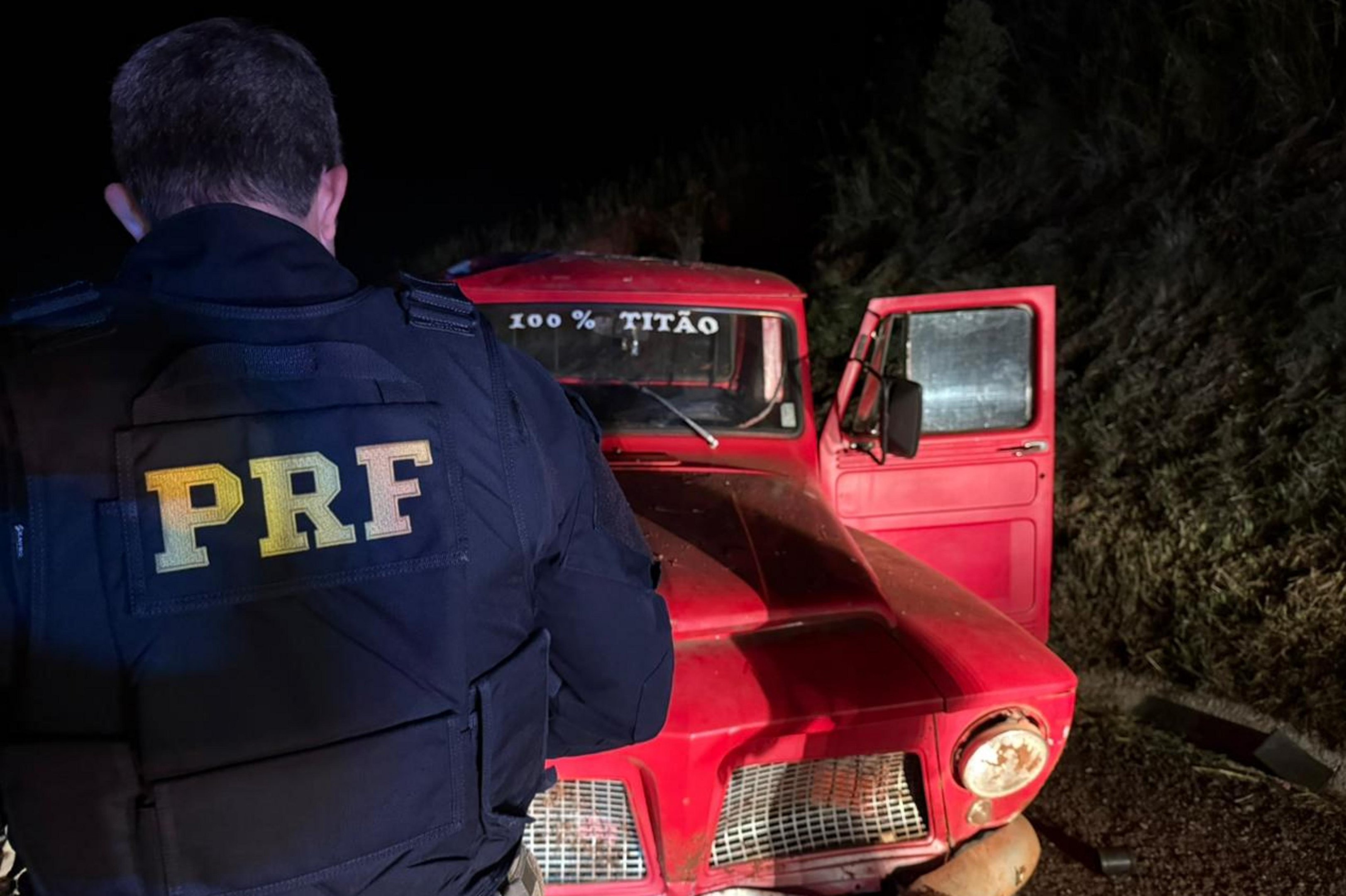 Homem morre ap&oacute;s picape sair da pista e capotar na BR‑285