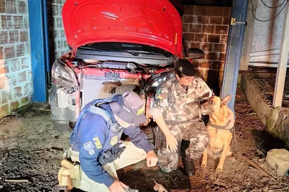 Casal de uruguaios é preso com 90 quilos de pasta base de cocaína na BR-158, em Santa Maria<!-- NICAID(15703974) -->