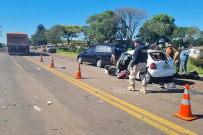 Acidente deixa dois mortos no norte do RS. Colisão ocorreu por volta das 7h da BR-386, em Seberi. Foto: Polícia Rodoviária Federal  / Divulgação<!-- NICAID(15259437) -->