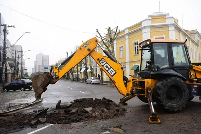 Obras de ampliação da rede de esgoto em Caxias do Sul<!-- NICAID(16118065) -->