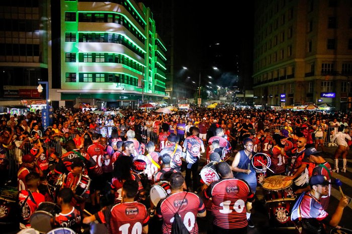 Descida da Borges abre o Carnaval de Porto Alegre nesta sexta-feira; veja a  programação e o que muda no trânsito