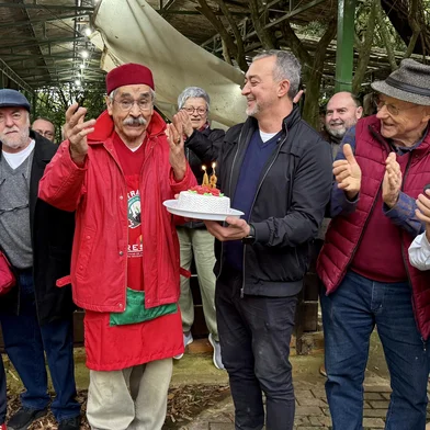 O ex-governador e um dos principais nomes da política gaúcha, Olívio Dutra, celebrou neste final de semana, em São Luiz Gonzaga, seus 84 anos, que oficialmente serão completados na próxima terça-feira, 10 de junho. O encontro reuniu familiares e amigos no “Rincão dos Oliveira Dutra”.<!-- NICAID(16055061) -->