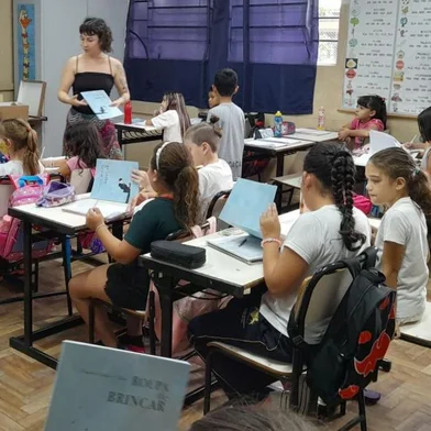 Instituto de Leitura Quindim promoverá oficinas gratuitas e encontros de autores para estudantes da rede pública de Caxias do Sul, de 24 a 29/04. No sábado haverá atividades abertas para a comunidade em geral  O 1º Festival do Leitor Quindim é a concretização do desejo de levar crianças e jovens da Serra Gaúcha para conhecerem, se integrarem e realizarem atividades na Biblioteca do Instituto de Leitura Quindim, um espaço de referência no Brasil na área da Literatura. O evento realizado de 24 a 29/04, também é uma celebração em homenagem ao mês do Livro Infantil.  <!-- NICAID(15408121) -->