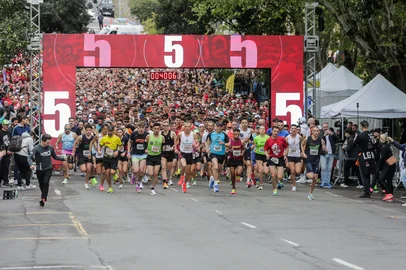 CAXIAS DO SUL, RS, BRASIL, 28/09/2025. Meia Maratona Caxias. (Neimar De Cesero/Agência RBS)<!-- NICAID(16134516) -->