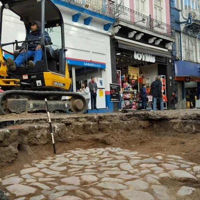 Obra no Centro de Porto Alegre revela calçamento de 100 anos e cria primeiro sítio arqueológico aberto da cidade<!-- NICAID(16241805) -->