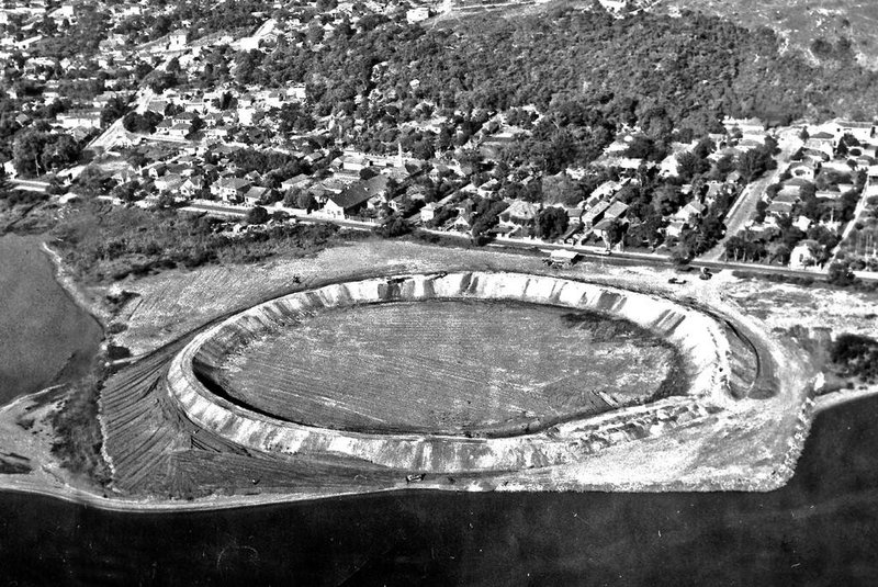 Obras do estádio Beira-Rio. Pedra fundamental lançada em 1963.<!-- NICAID(15419676) -->