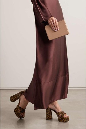 Net-a-porter e Gianvito Rossi / Divulgação