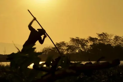 Cena da morte de Tenório por Alcides na novela Pantanal, da Globo.<!-- NICAID(15227112) -->