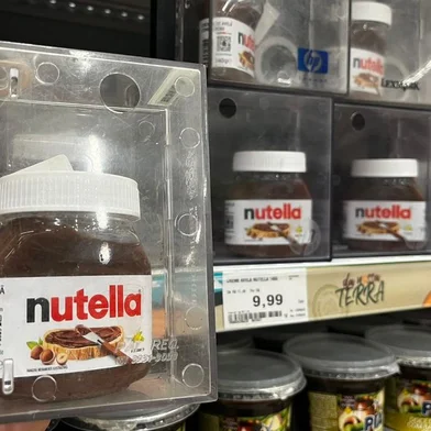 Potes de Nutella lacrados no Carrefour<!-- NICAID(15442117) -->