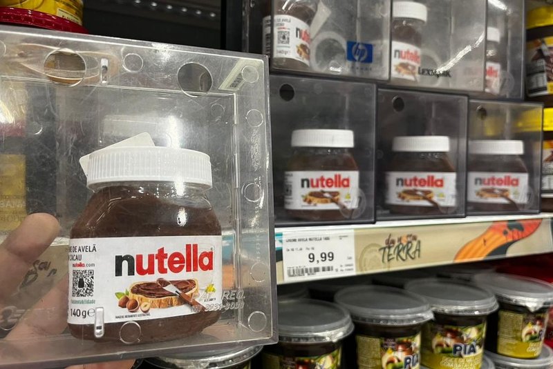 Potes de Nutella lacrados no Carrefour<!-- NICAID(15442117) -->