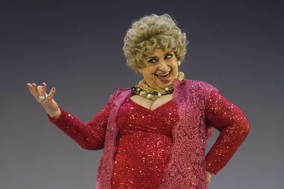 Nasci pra ser Dercy - GRACE GIANOUKAS<!-- NICAID(16210248) -->