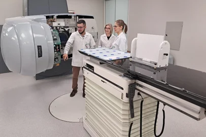 Centro de Oncologia e Hematologia do GHC. Na foto, estão Stephanie Greiner (farmacêutica, coordenação da linha do cuidado oncológico), Lucas Ost Duarte (físico médico da radioterapia) e Elisabete Storck Duarte (Enfermeira coordenadora de enfermagem do centro de oncologia e hematologia)<!-- NICAID(15794746) -->