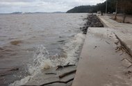 PORTO ALEGRE, RS, BRASIL, 30-06-2025: Nível do Guaíba segue acima da cota de alerta, mas em estabilidade desde o fim da noite de domingo (29), em Porto Alegre. De acordo com a Climatempo, após a instabilidade no fim de semana, a segunda-feira (30) deve marcar o começo da mudança no clima. Foto: Mateus Bruxel/Agência RBSIndexador: MATEUS BRUXEL<!-- NICAID(16070131) -->