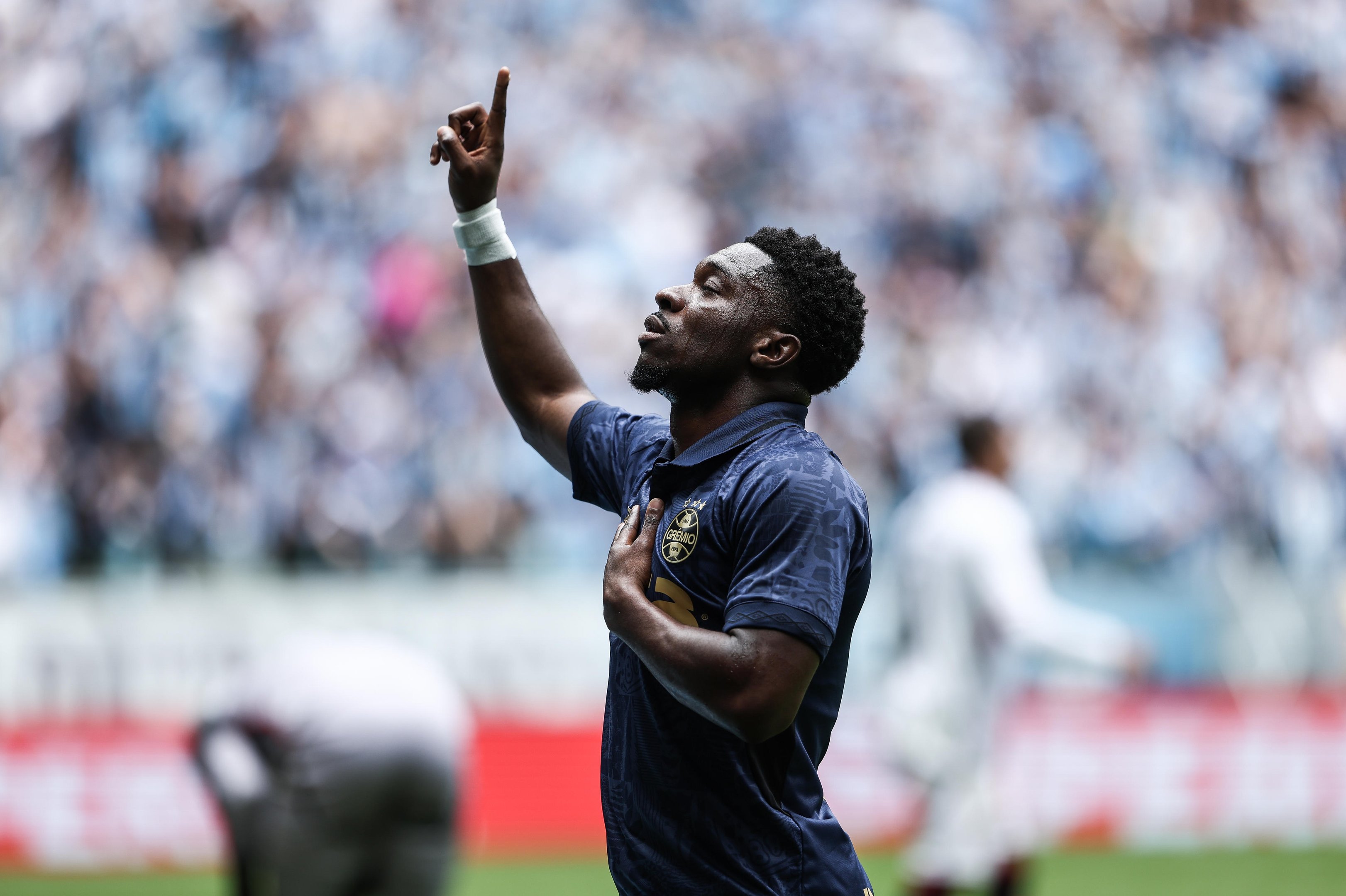 Tradi&ccedil;&atilde;o religiosa coloca em d&uacute;vida presen&ccedil;a de jogador do Gr&ecirc;mio no duelo contra o Juventude