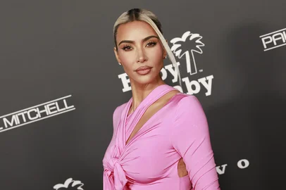 Kim Kardashian arrives for the 2022 Baby2Baby Gala honoring Kim Kardashian, at Pacific Design Center in West Hollywood, California, on November 12, 2022. (Photo by Michael Tran / AFP)Editoria: ACELocal: West HollywoodIndexador: MICHAEL TRANSecao: charityFonte: AFPFotógrafo: STR<!-- NICAID(15314149) -->