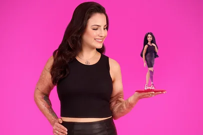 A terapeuta ocupacional e influenciadora Kelen Ferreira, sobrevivente do incêndio da Boate Kiss em 2013, em Santa Maria, será homenageada pela Mattel com uma Barbie inspirada nela. Junto dela, a criadora de conteúdo Paola Antonini, que interpretou Kelen na série Todo Dia a Mesma Noite, da Netflix, também será representada na coleção.<!-- NICAID(15988476) -->