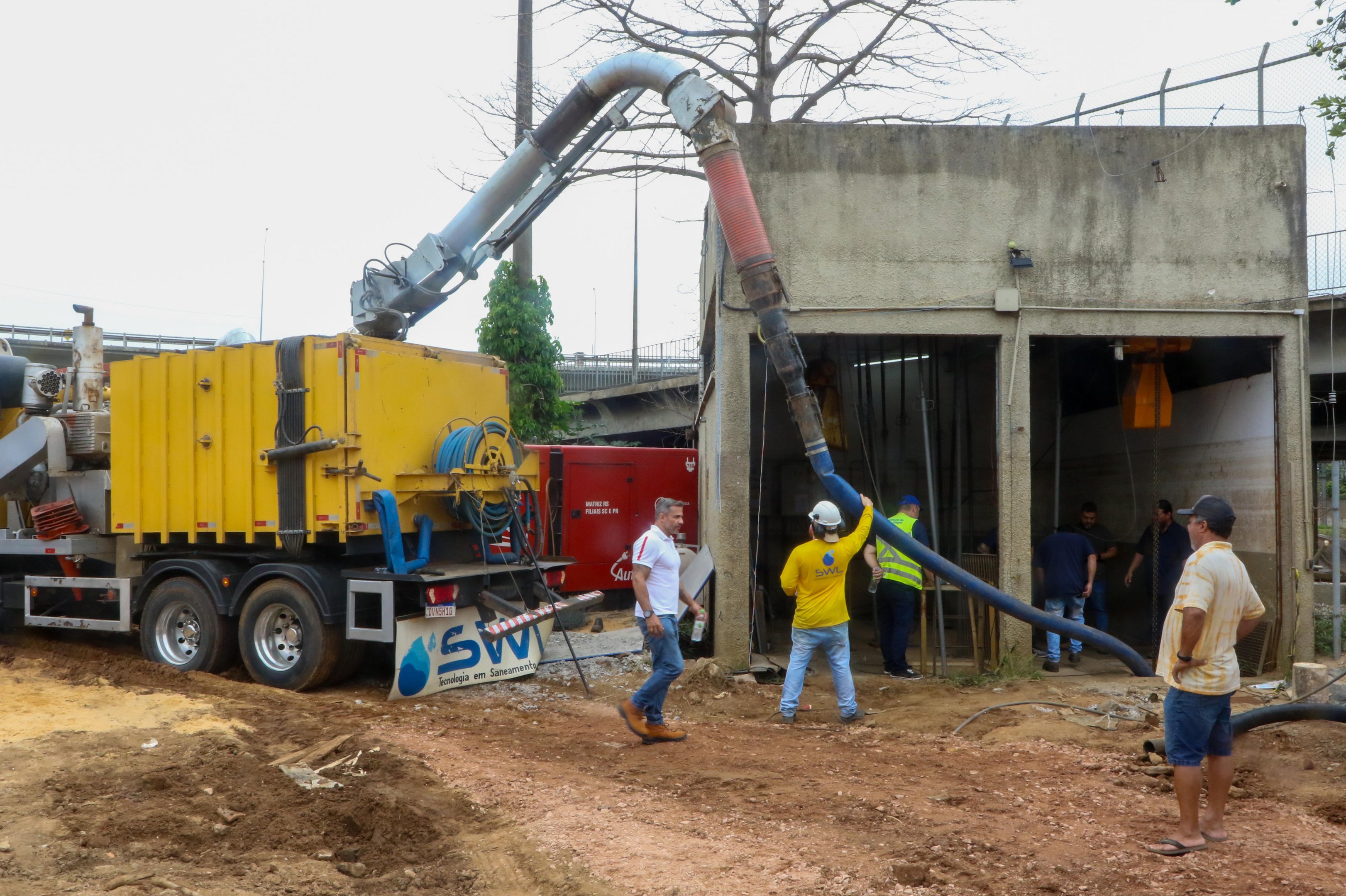 Prefeitura e Trensurb formalizam coopera&ccedil;&atilde;o para refor&ccedil;ar drenagem na zona norte de Porto Alegre