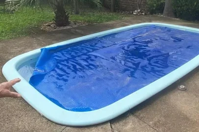 A Polícia Civil investiga a morte de um menino de três anos que se afogou na terça-feira (14), em Segredo, no Vale do Rio Pardo. A criança, identificada como Anderson Rodrigues Fischborn, foi levada pelos pais a uma residência na zona rural do município para ser benzida.<!-- NICAID(16266949) -->