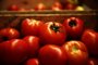 PORTO ALEGRE, RS, BRASIL, 08-10-2020: Alta do preço do tomate reflete na cesta básica e no balcão das fruteiras (FOTO FÉLIX ZUCCO/AGÊNCIA RBS, Editoria de Geral).<!-- NICAID(14612175) -->