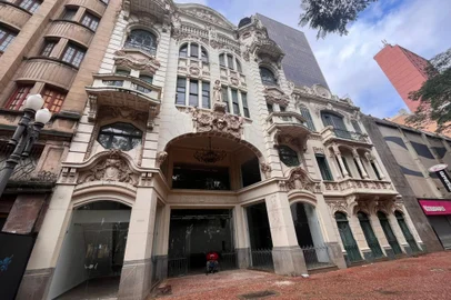 Loja de cosméticos ocupará imóvel de 1913 deixado por banco<!-- NICAID(15877896) -->