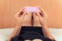 *A PEDIDO DE LETICIA PALUDO* Asian woman holding contraceptive pills in the bed room., Health and medical concept - Foto: Maha Heang/stock.adobe.comFonte: 190979585<!-- NICAID(15106708) -->