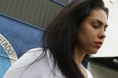 Monique Medeiros deixa a prisão no Instituto Penal Santo Expedito, em Bangu.