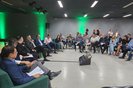 O aumento do custo das empresas e a consequente demissão de trabalhadores é o principal argumento do setor produtivo gaúcho em defesa da derrubada do veto presidencial à desoneração da folha de pagamento.Nesta segunda-feira (4), líderes empresariais, deputados e dirigentes de entidades que representam diferentes setores da economia se reuniram no Instituto Caldeira, em Porto Alegre, para discutir efeitos da medida e ampliar a mobilização pela derrubada da decisão do presidente Lula.