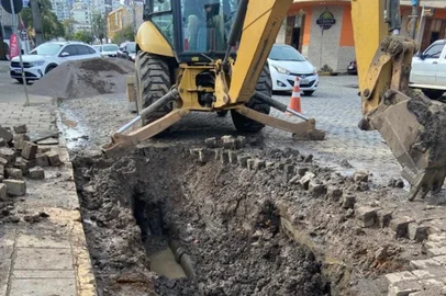 Rompimento de rede de água afeta abastecimento em bairros de Caxias. Problema ocorreu na Avenida Rossetti. Situação deve ser normalizada durante a tarde deste sábado (12)<!-- NICAID(15508723) -->