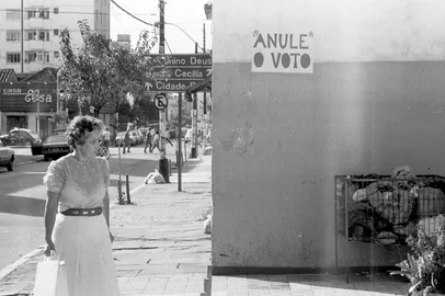 Envelope 37666Eleições para prefeitura de Porto Alegre, em 1985. Cartaz "Anule o voto"<!-- NICAID(401259) -->