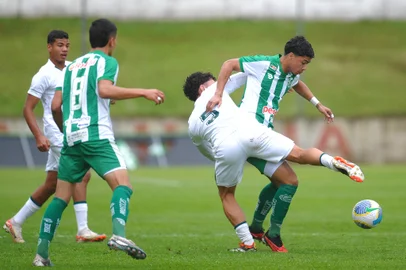 FLORES DA CUNHA, RS, BRASIL, 09/10/2024. Juventude x Goiás, jogo válido pela terceira rodada do Campeonato Brasileiro de Aspirantes e realizado no estádio Homero Soldatelli. (Porthus Junior/Agência RBS)Indexador: BTK                             <!-- NICAID(15887421) -->