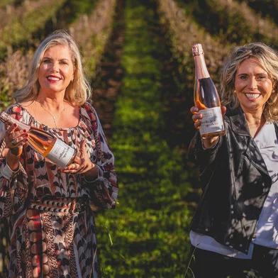 A nova marca Bella Wines, das sócias Regina Vanderlinde e Patrícia Possamai, estreia no mercado com o lançamento de uma bebida com colágeno. <!-- NICAID(14754031) -->