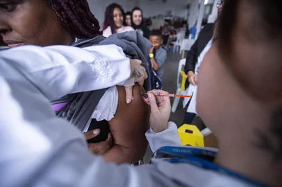 População de abrigos está sendo vacinada contra a gripe. Fotos: Matheus Pé/EspecialAbrigo na Igreja Rosa de SaromBeco, rua Souza Costa, 205.Indexador: Marina Ceresa<!-- NICAID(15765756) -->