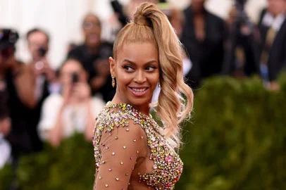 NEW YORK, NY - MAY 04: Beyonce attends the "China: Through The Looking Glass" Costume Institute Benefit Gala at the Metropolitan Museum of Art on May 4, 2015 in New York City.   Dimitrios Kambouris/Getty Images/AFP<!-- NICAID(11385488) -->